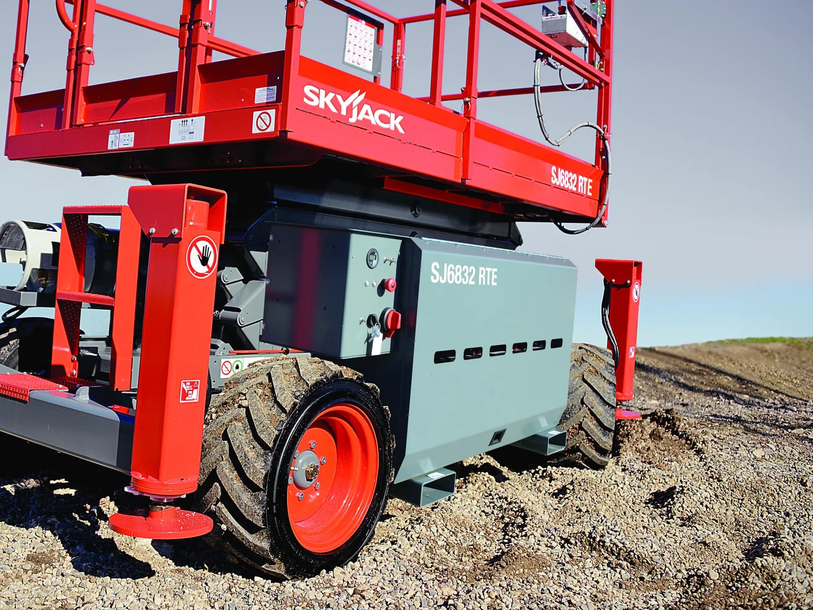 Skyjack SJ6832 RT 11.75m diesel scissor lift