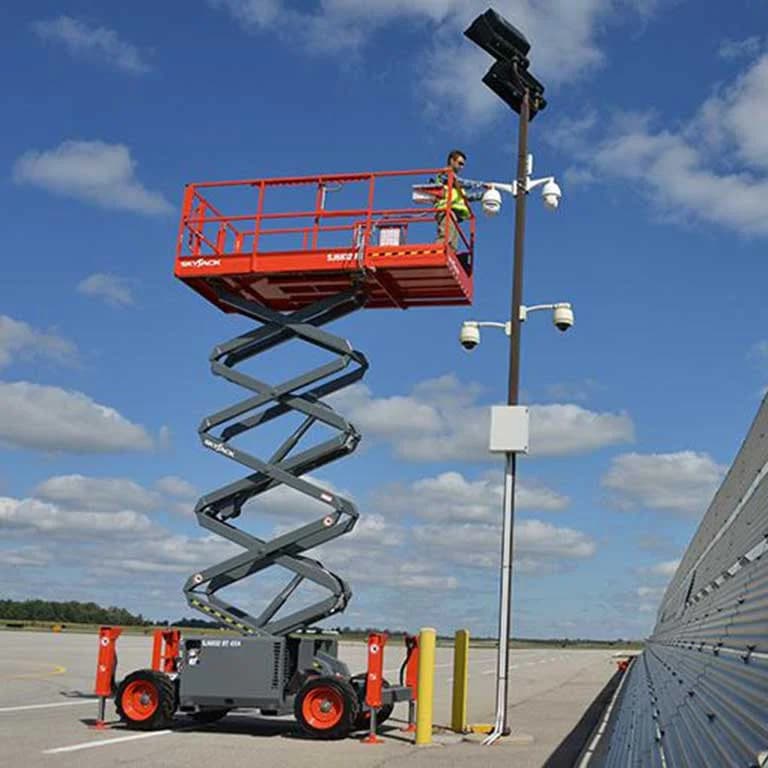 Skyjack SJ6826 RT 9.92m diesel scissor lift