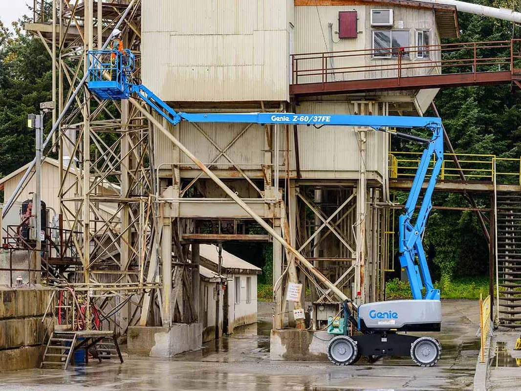 Genie Z-60/37 FE 20.16m hybrid articulated boom lift